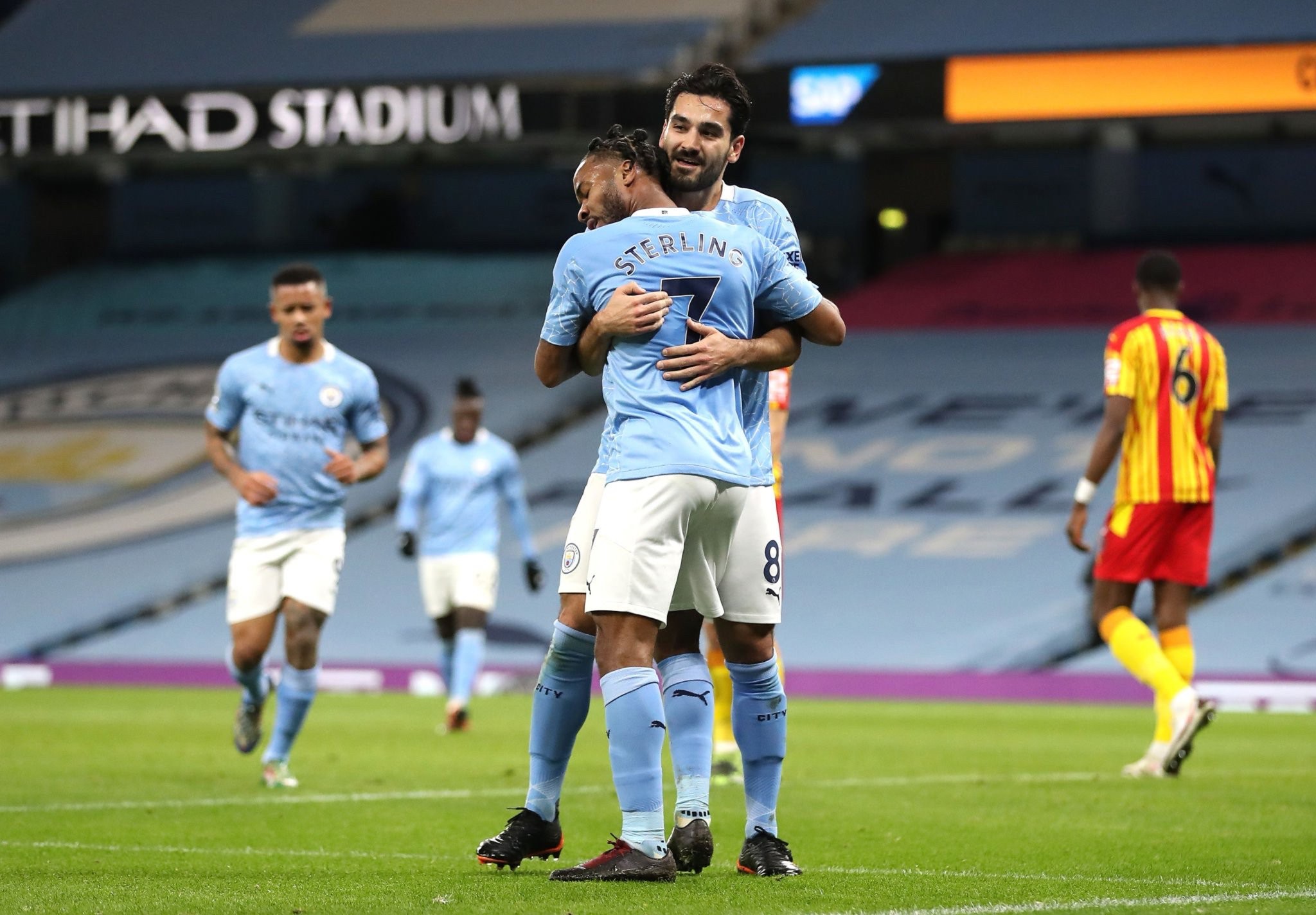 詹姆斯先用 詹姆斯先用